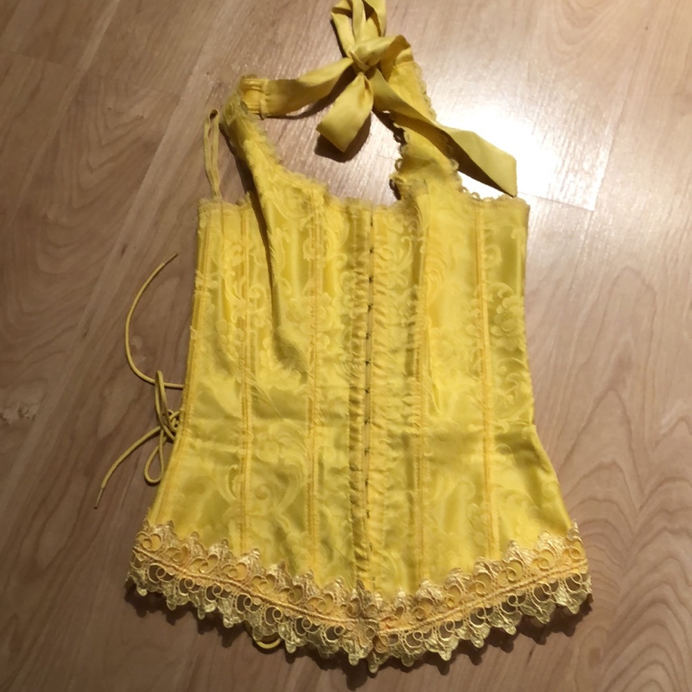 Three corsets - Picture 4 of 7